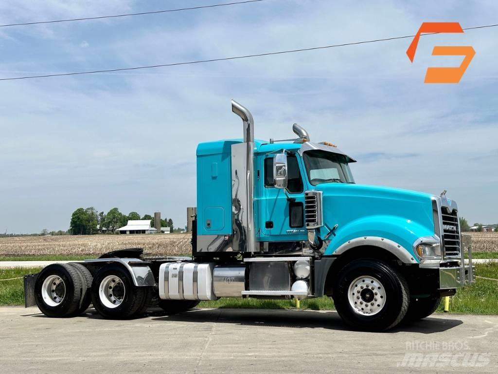 Mack Titan TD 713 Anders