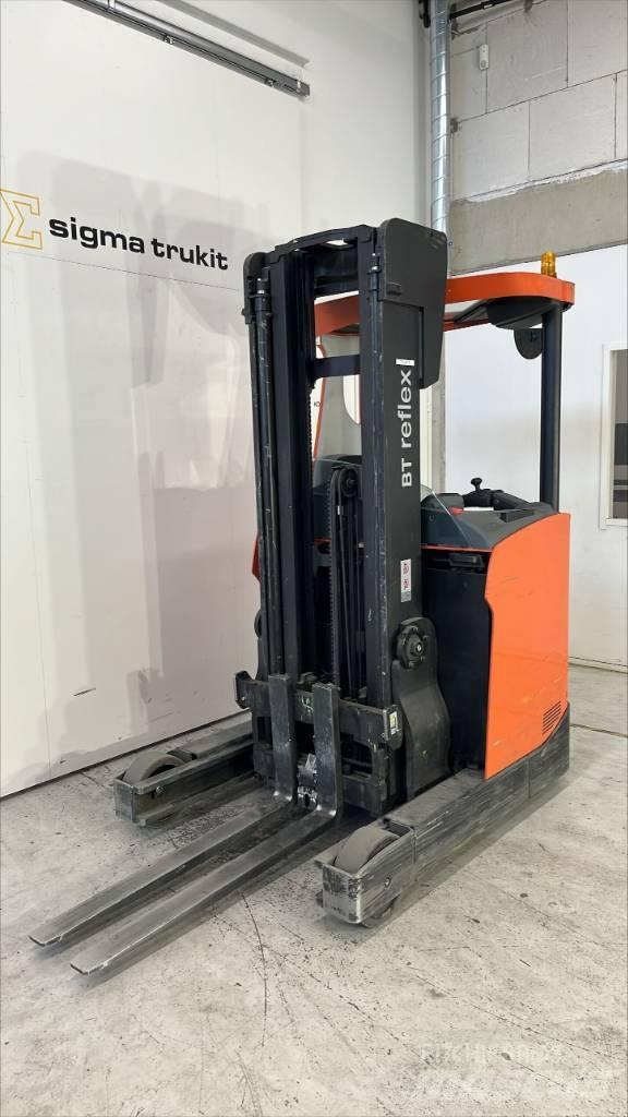 BT RR E 140 H Reachtruck voor hoog niveau