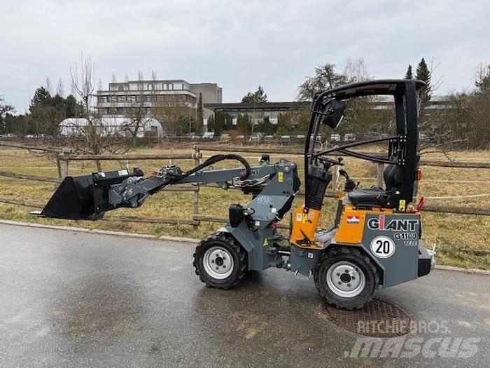 GiANT G1100 Wielladers