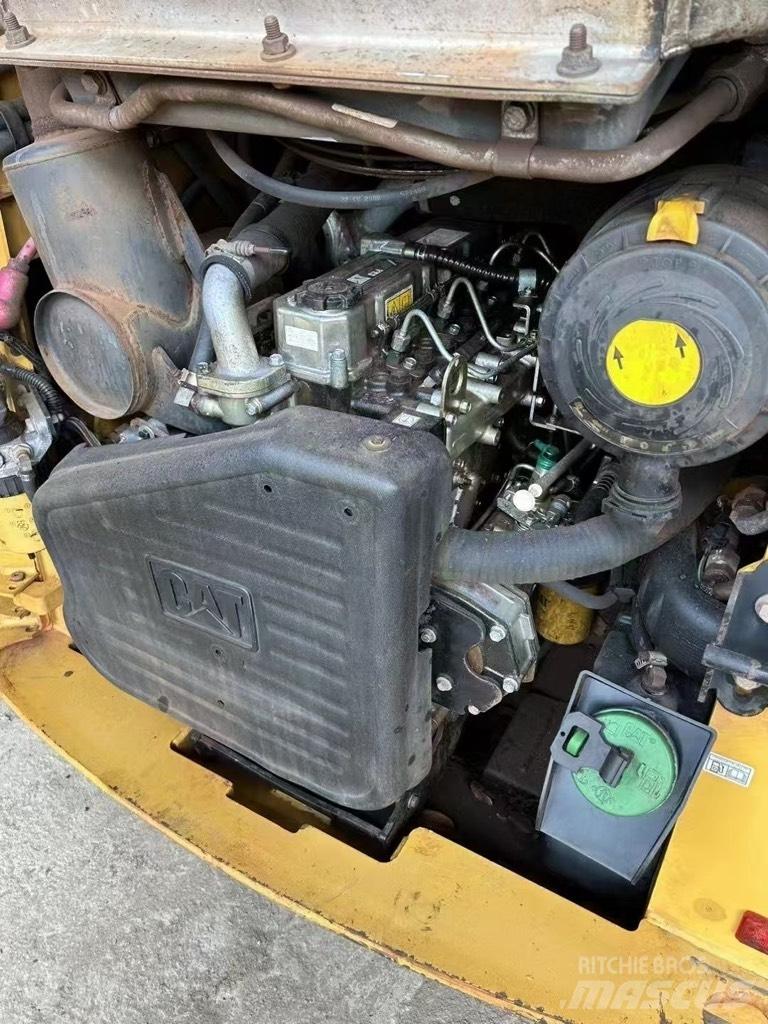 CAT 246 C Schrankladers