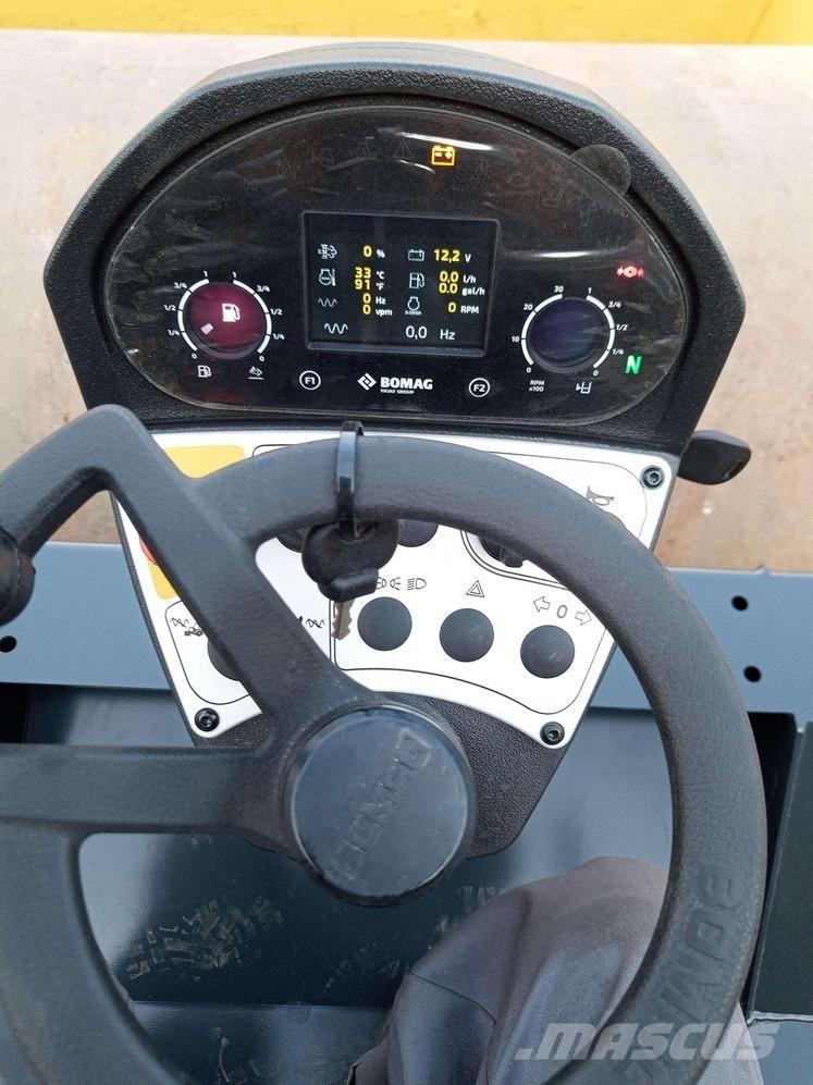 Bomag BW 218 D-5 SL Trilrolwalsen