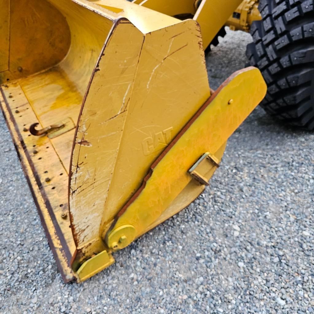 CAT 910M Wielladers