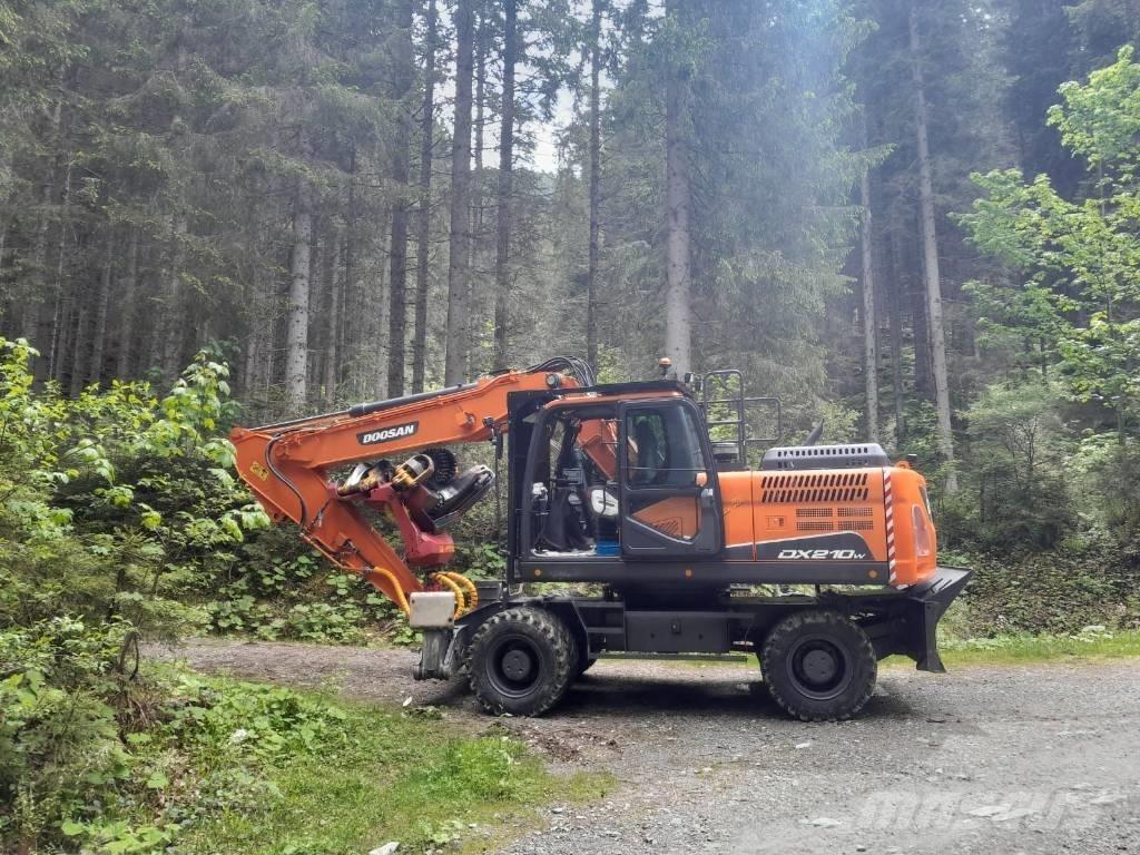 Doosan DX 210 W Graafmachines voor de bosbouw