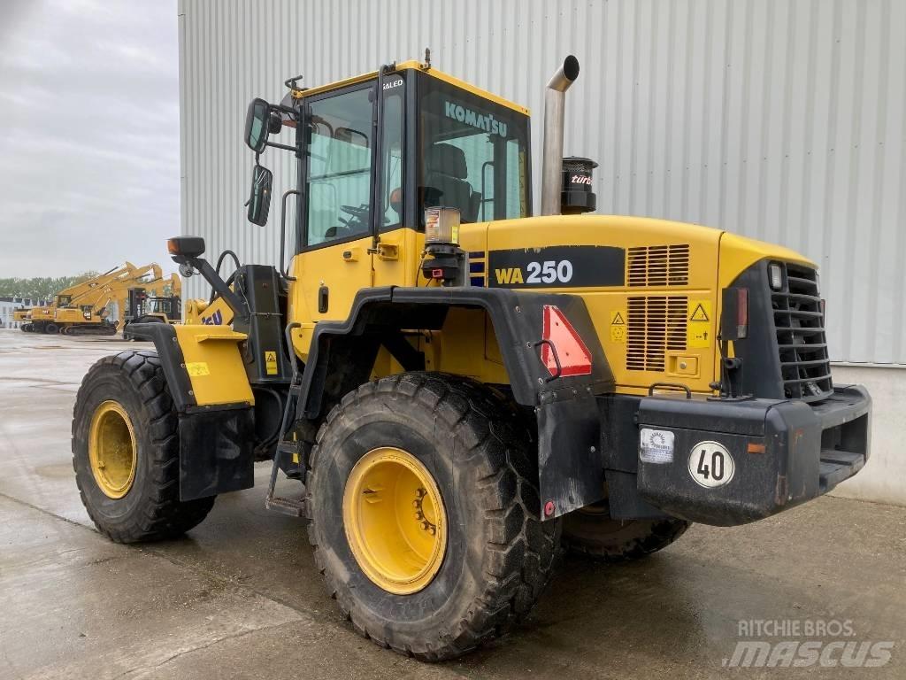 Komatsu WA 250 Wielladers