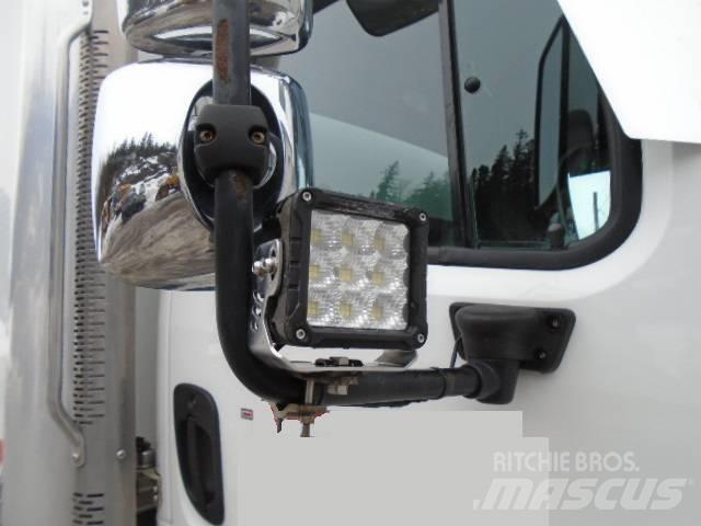 Freightliner M2 106 Bakwagens met gesloten opbouw