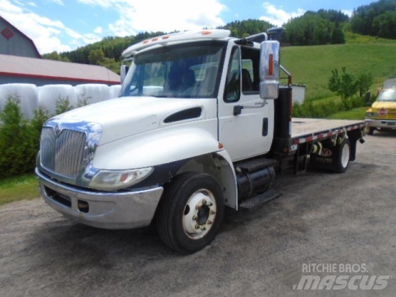 International 4200 Platte bakwagens