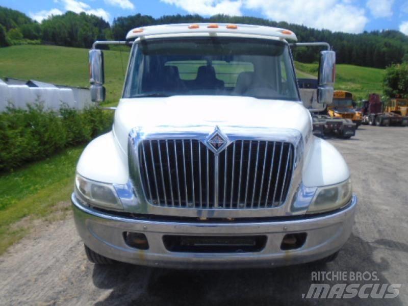 International 4200 Platte bakwagens