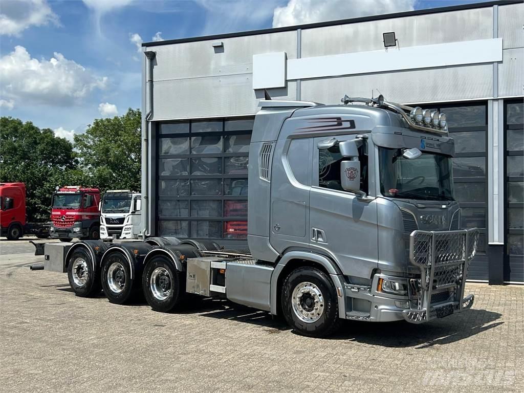 Scania R650 8x4 Chassis met cabine