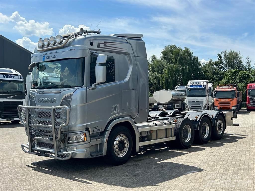 Scania R650 8x4 Chassis met cabine