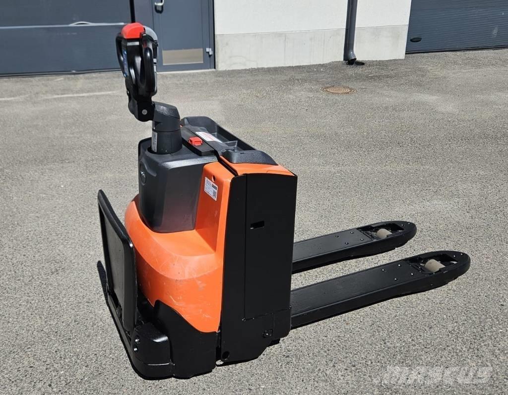 Toyota LWE 200 (myyty) Meerij pallettruck met platform