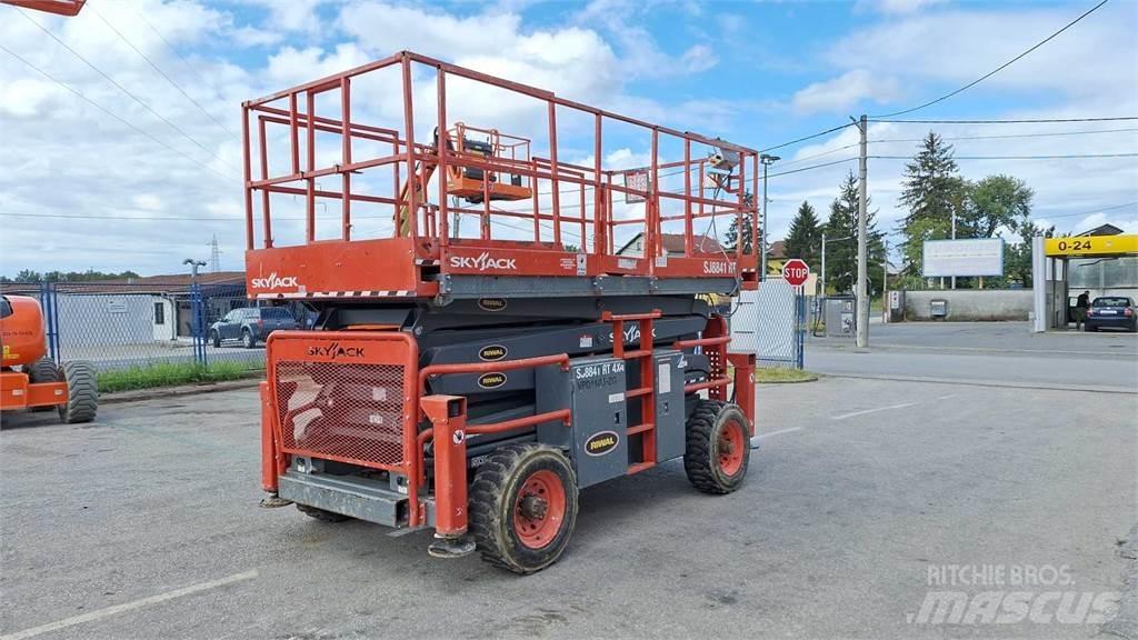 SkyJack 8841RT Schaarhoogwerkers