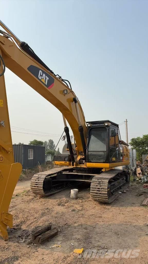 CAT 325 Rupsgraafmachines