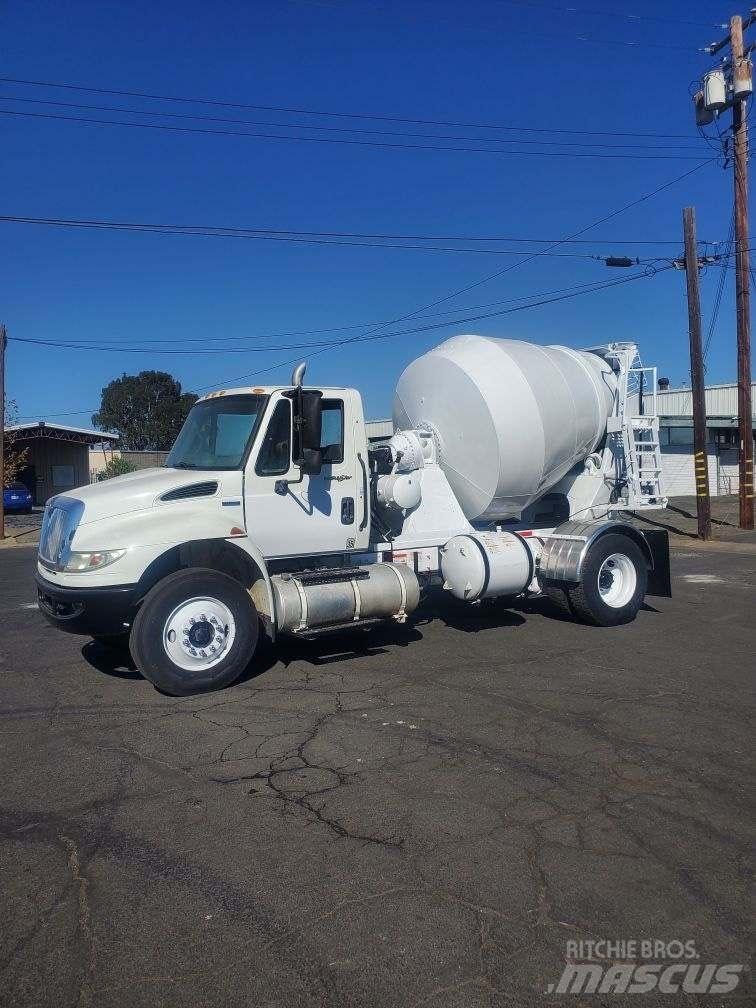 International 4300 Platte bakwagens