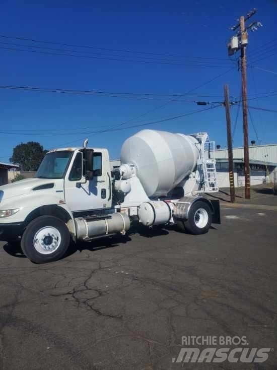 International 4300 Platte bakwagens
