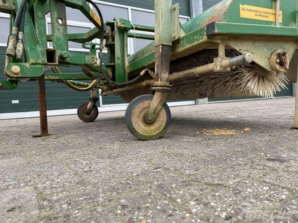  Veger FKM 220 Veegmachines