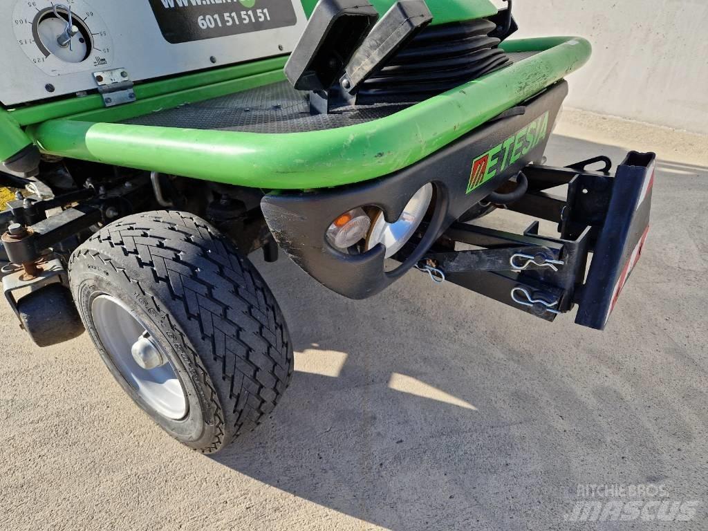 Etesia 124D Gemonteerde en gesleepte maaiers