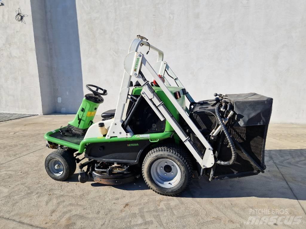 Etesia 124D Gemonteerde en gesleepte maaiers