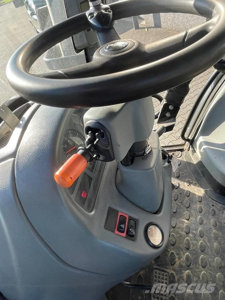 Valtra T151 tractor Tractoren