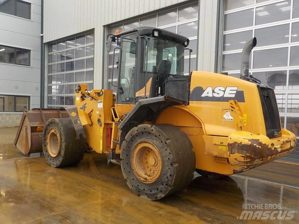 CASE 821 F Wielladers