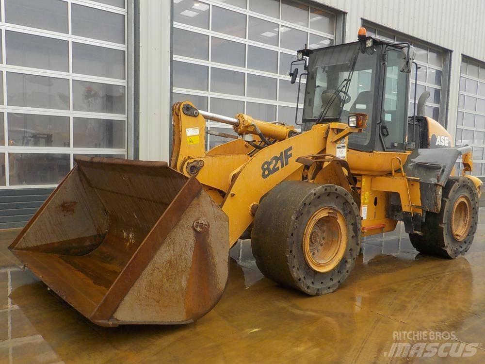 CASE 821 F Wielladers