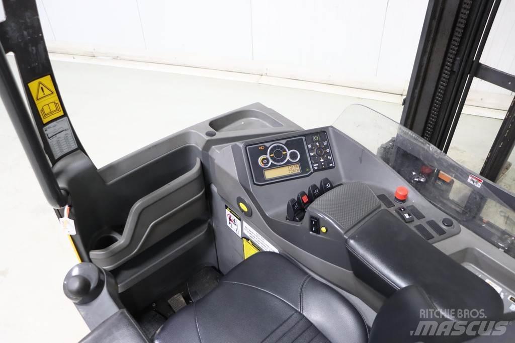 Atlet UMS160D Reachtruck voor hoog niveau
