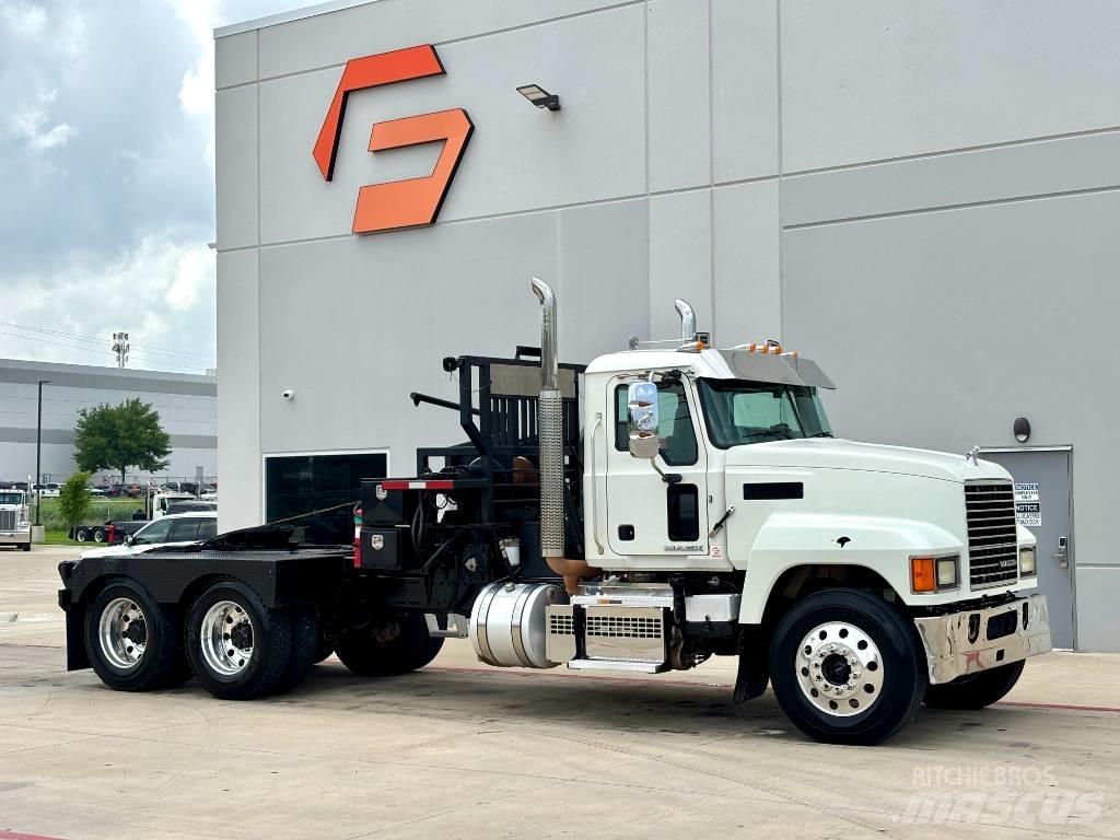 Mack CHU 613 Sleepwagens