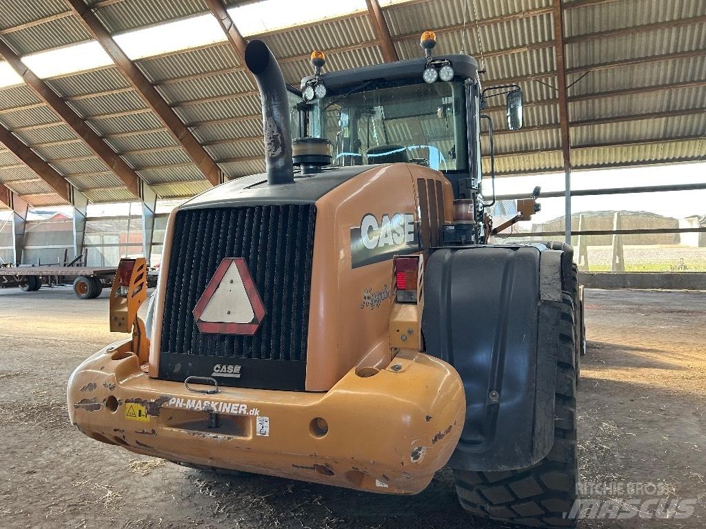 CASE 821 E Wielladers