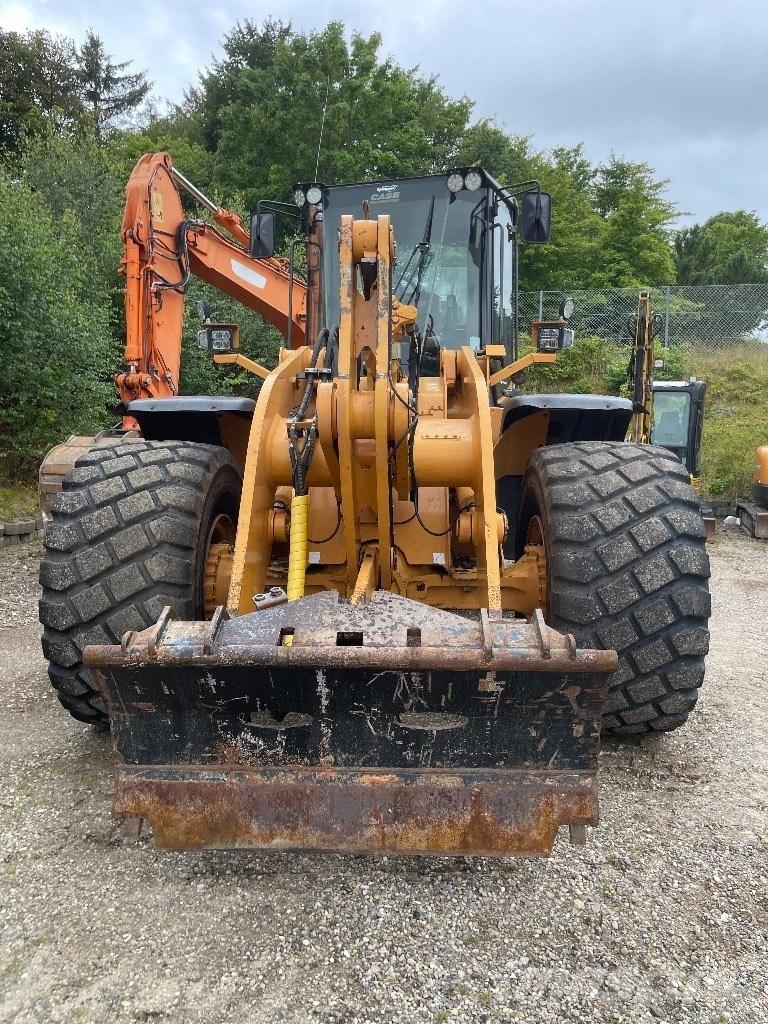 CASE 821 E Wielladers