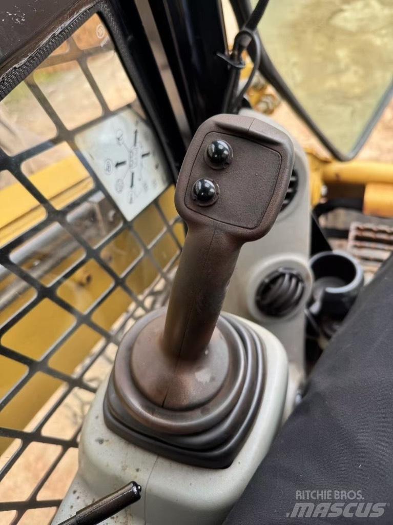 CAT 246 C Schrankladers