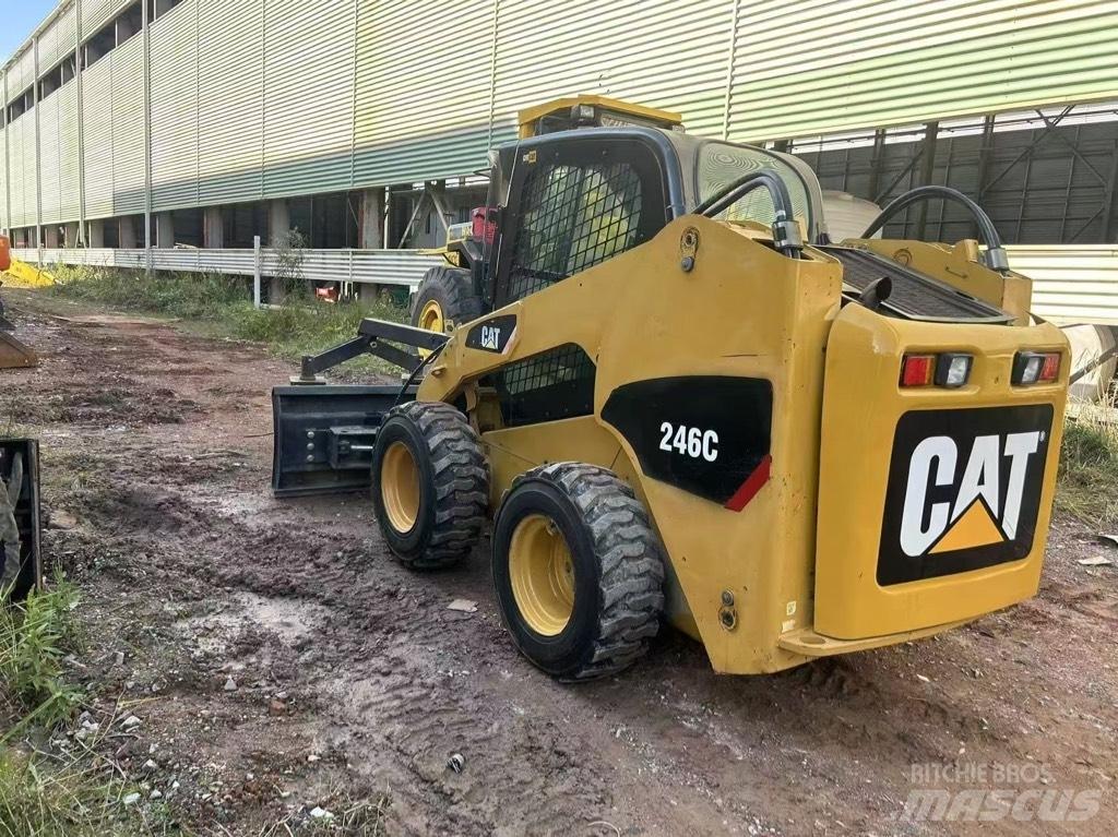 CAT 246 C Schrankladers