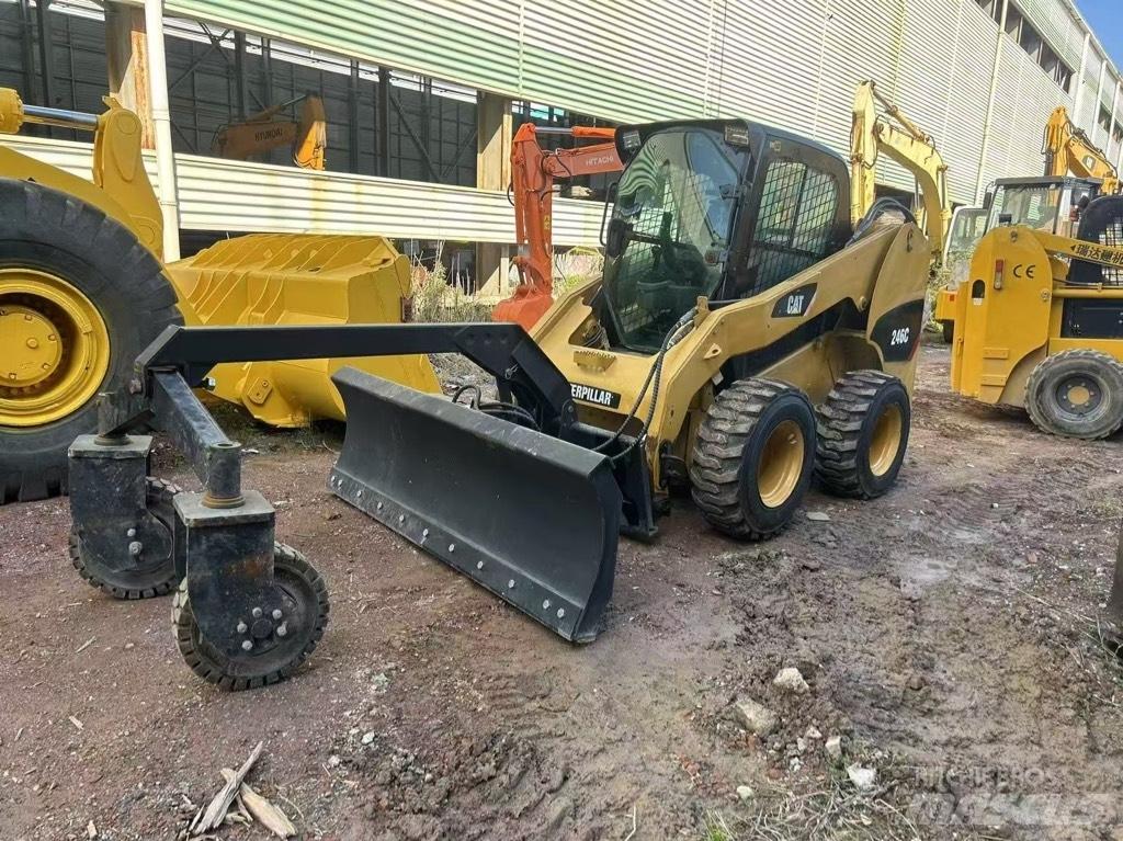 CAT 246 C Schrankladers