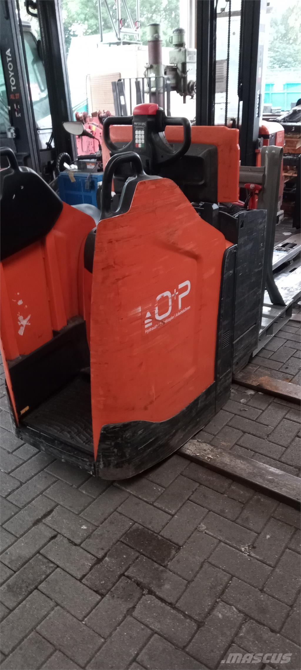 Toyota LPE 250 Stapelaar meeloop