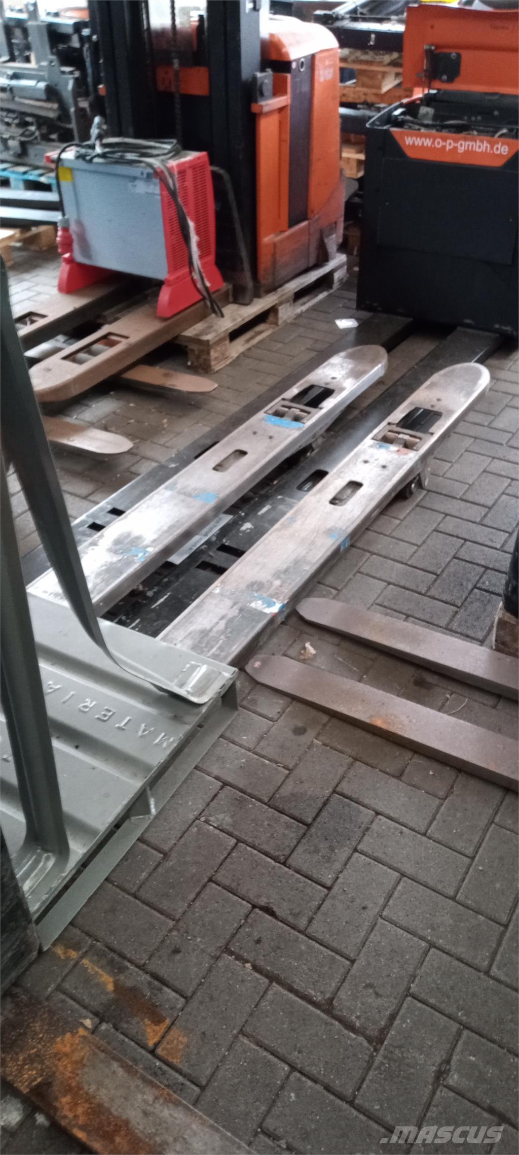 Toyota LPE 250 Stapelaar meeloop