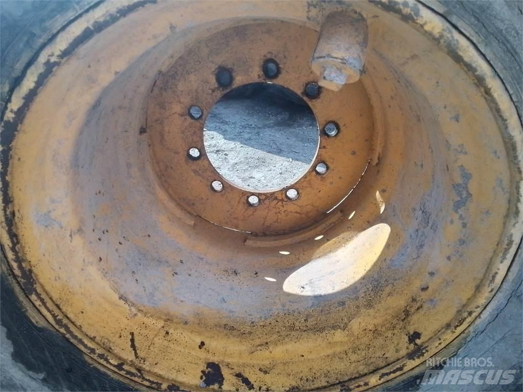 Ösa 250 24x26,5 Banden, wielen en velgen