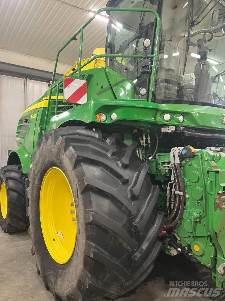 John Deere 8300i Zelfrijdende veldhakselaars