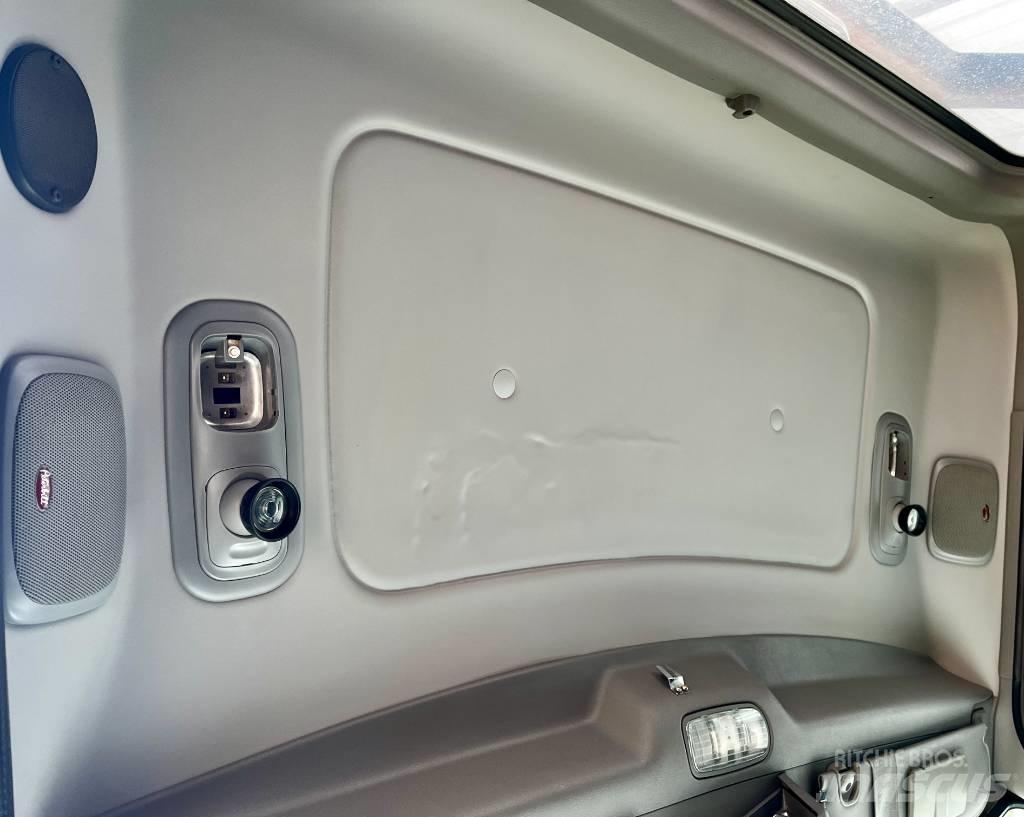 Peterbilt 367 Trekkers