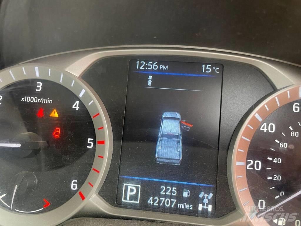 Nissan Navara Auto's