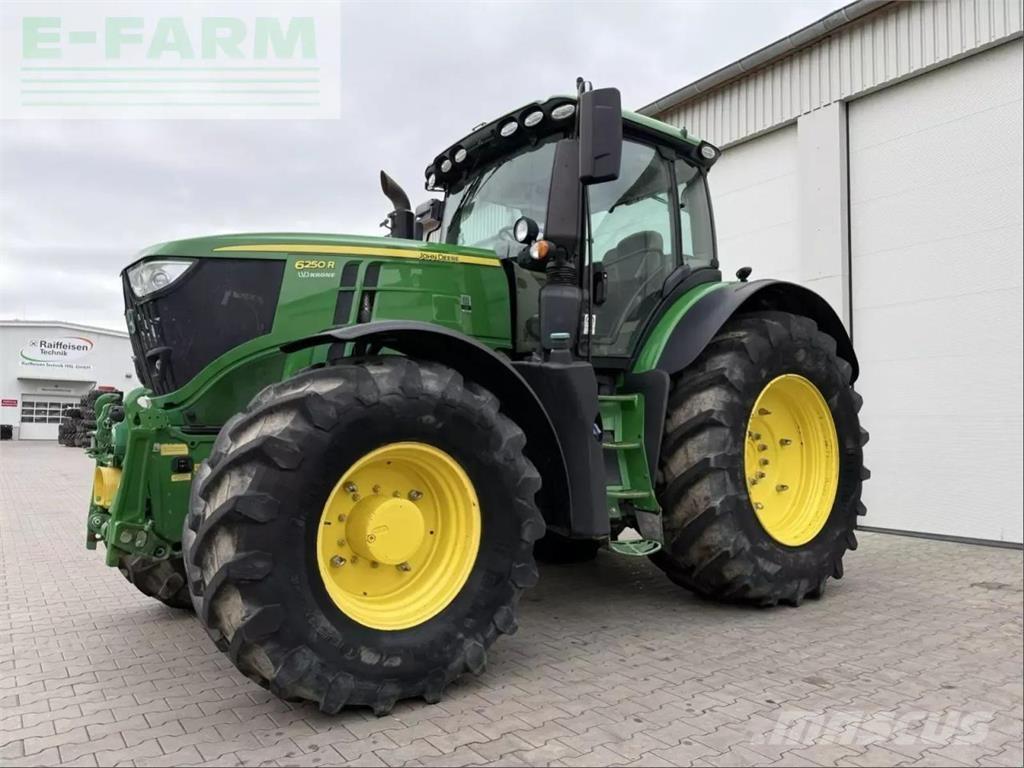 John Deere 6250 r Tractoren