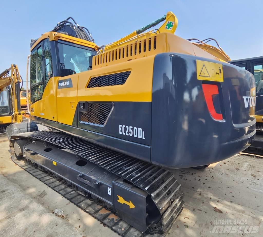 Volvo EC 250 D L Rupsgraafmachines