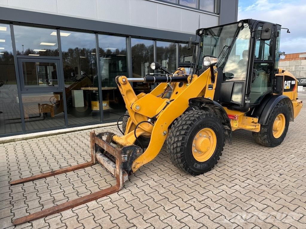 CAT 906M Wielladers