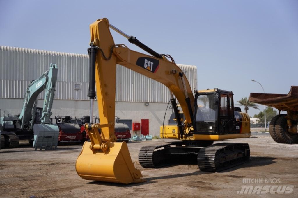 CAT 323D3 Wielgraafmachines