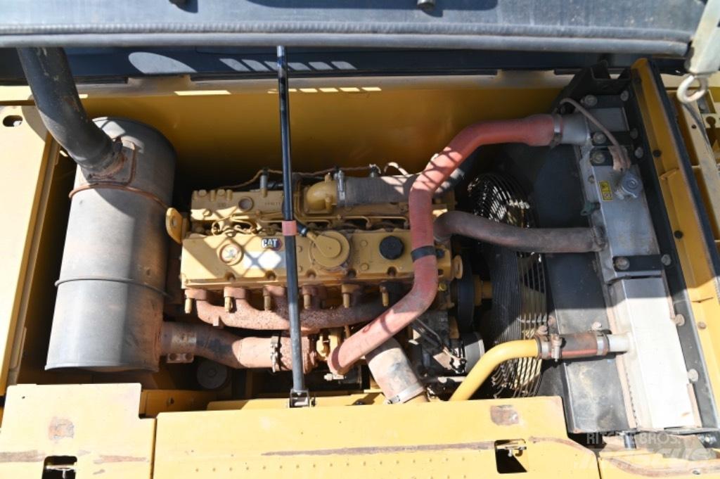 CAT 323D3 Wielgraafmachines