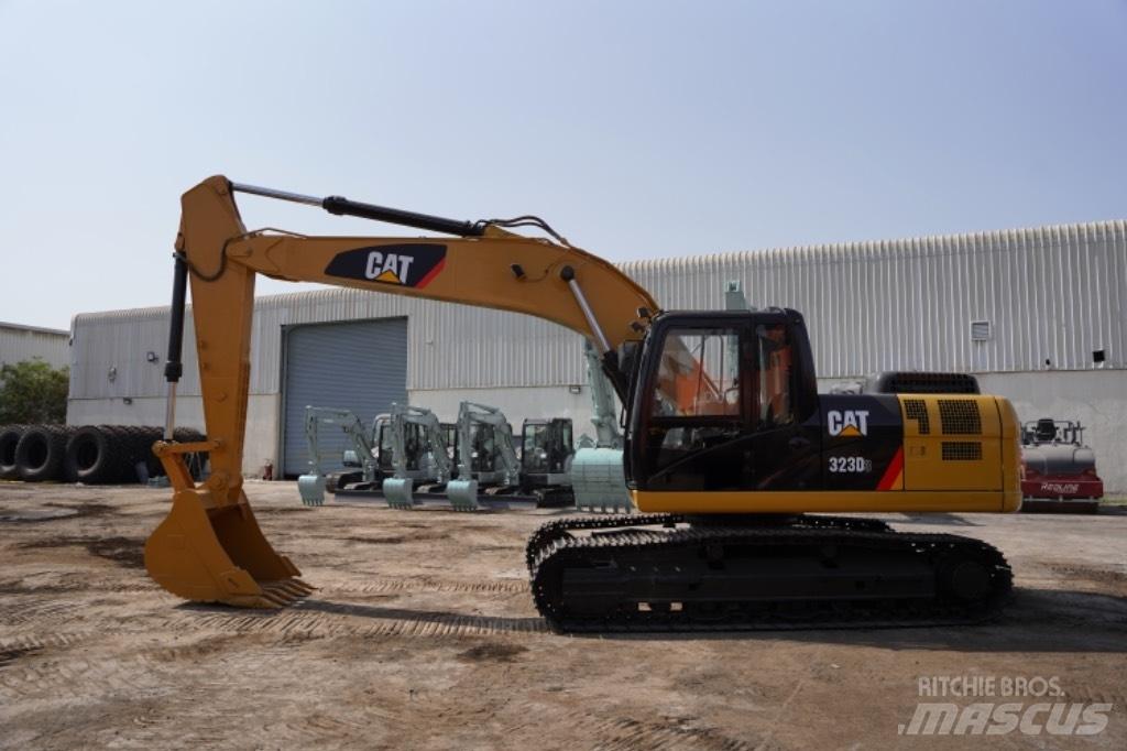 CAT 323D3 Wielgraafmachines