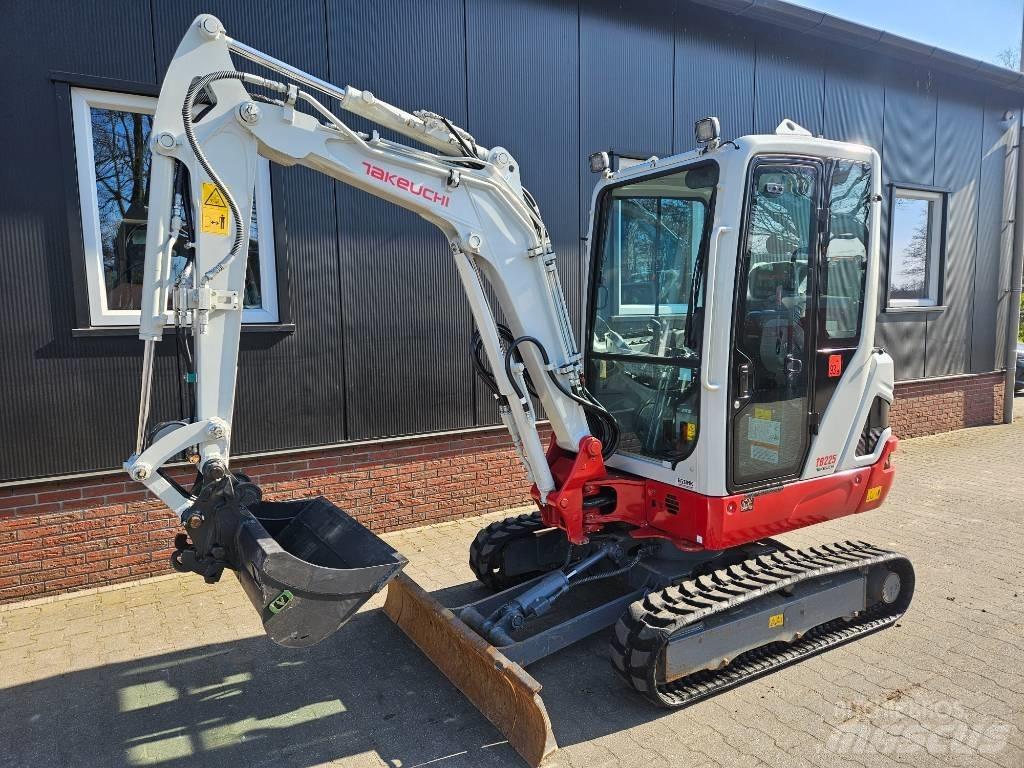 Takeuchi TB 225 Minigraafmachines < 7t