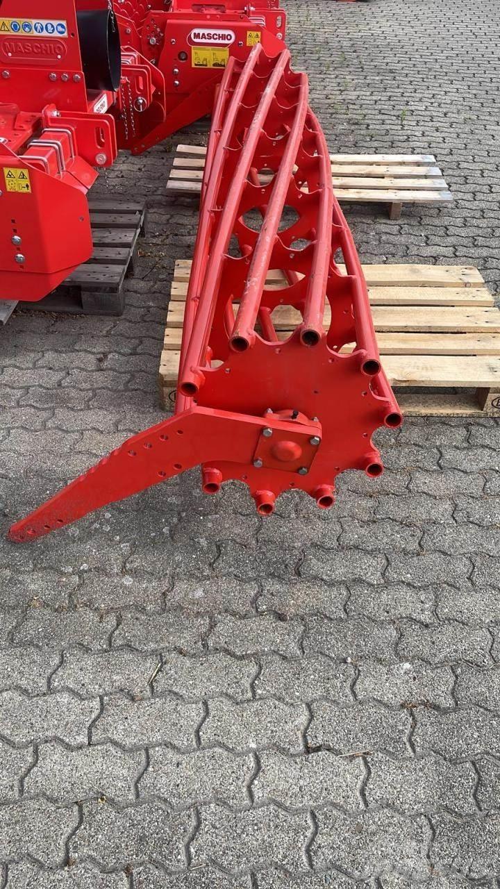 Kuhn Maxirohrwalze Aanhangtrilwalsen