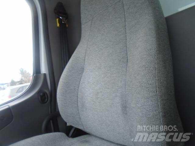 Freightliner M 106 Bakwagens met gesloten opbouw
