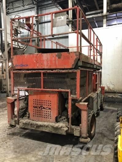 SkyJack SJ 9250 Schaarhoogwerkers