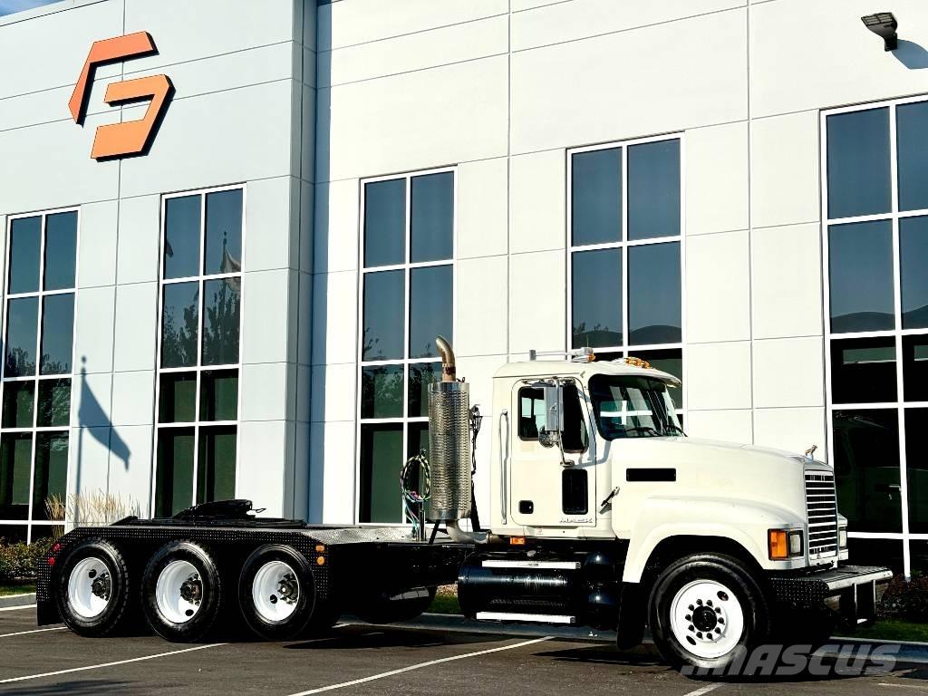 Mack CHU 613 Trekkers