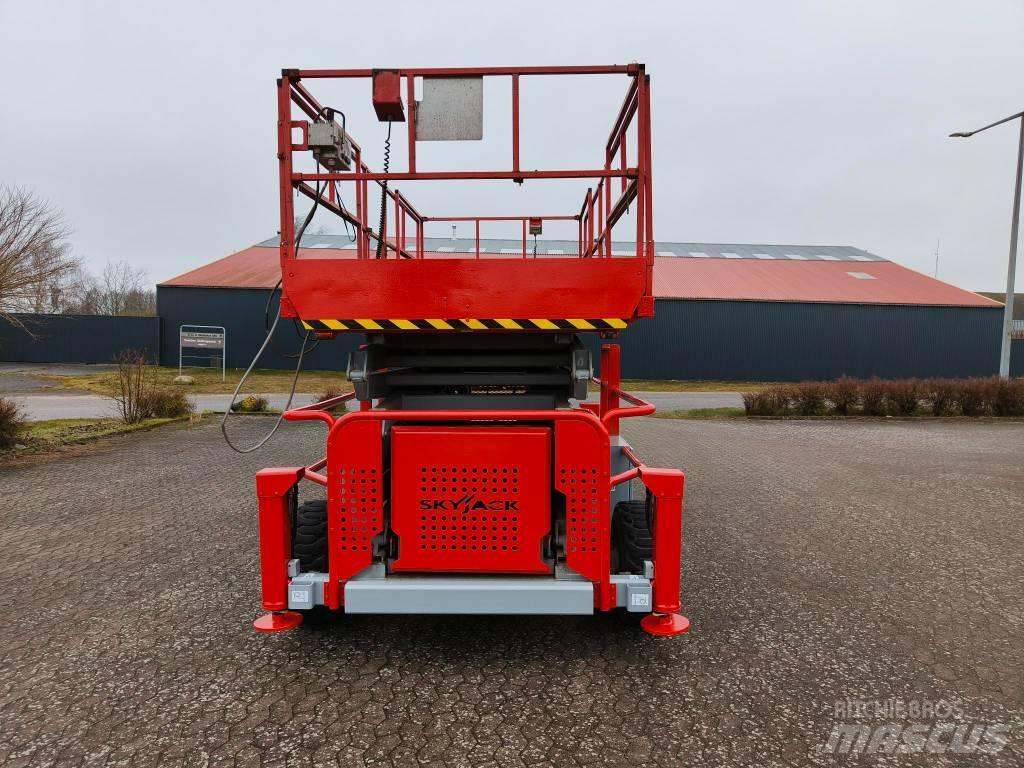 SkyJack SJ 9250 RT Schaarhoogwerkers