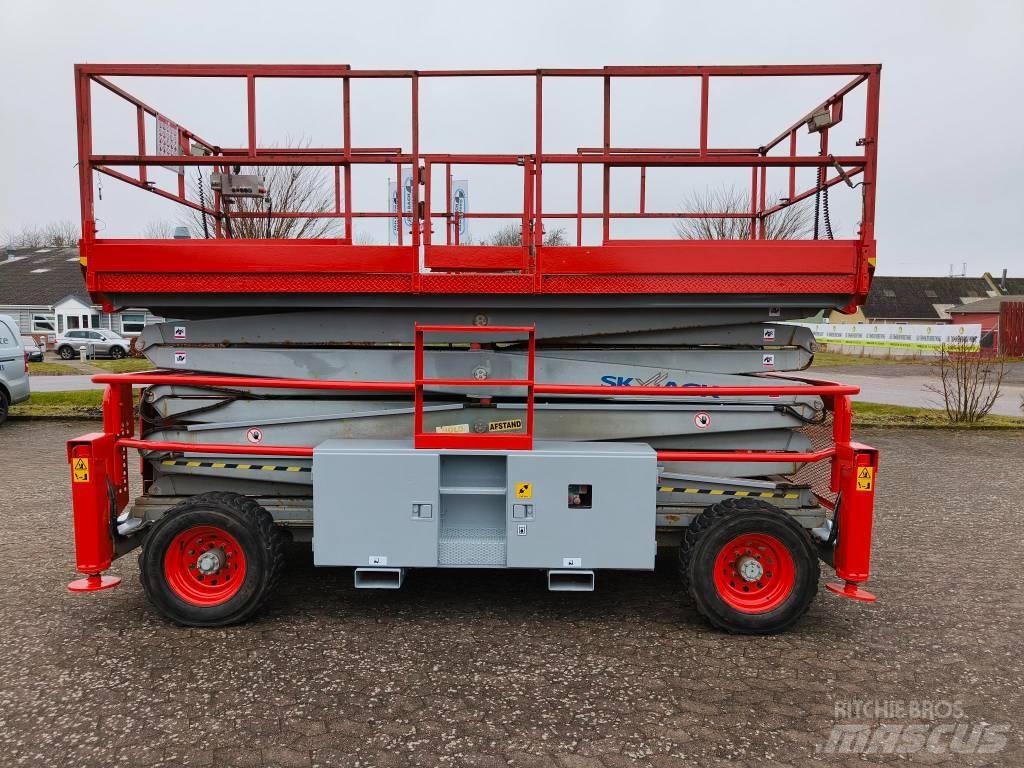 SkyJack SJ 9250 RT Schaarhoogwerkers